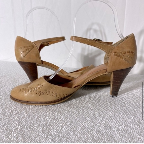 Vintage Made In Brazil Light Tan Leather Pointed Toe Heels 7.5 - Picture 10 of 16